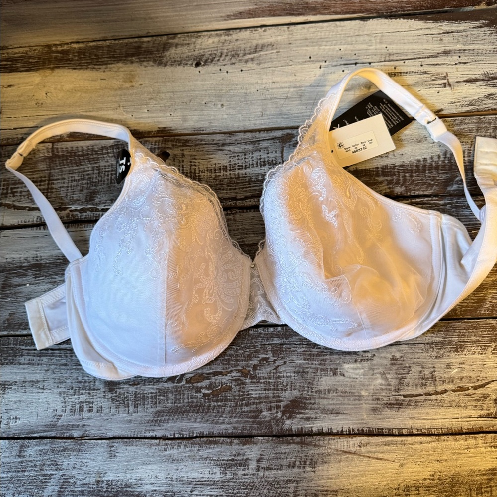 🆕 Playtex White Lace Bra